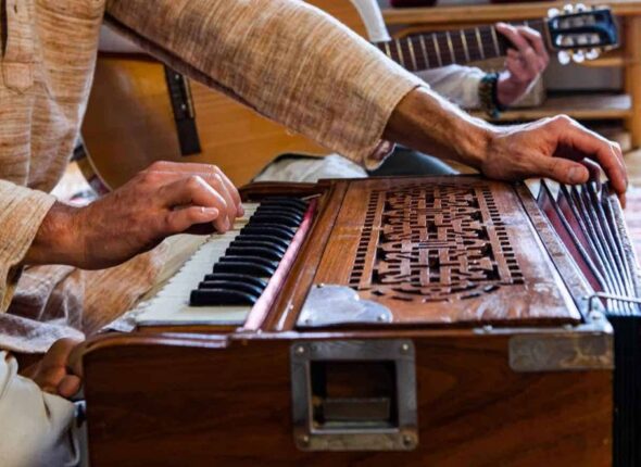 Best harmonium lessons